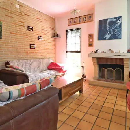 Hébergement de vacances Family House With Garden In