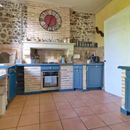 Hébergement de vacances Family House With Garden In Lugos