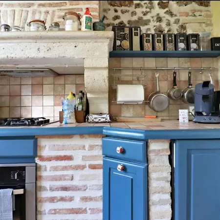 Hébergement de vacances Family House With Garden In *