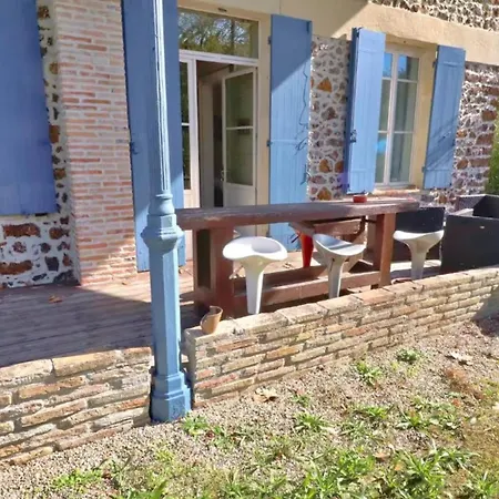 Family House With Garden In Hébergement de vacances Lugos